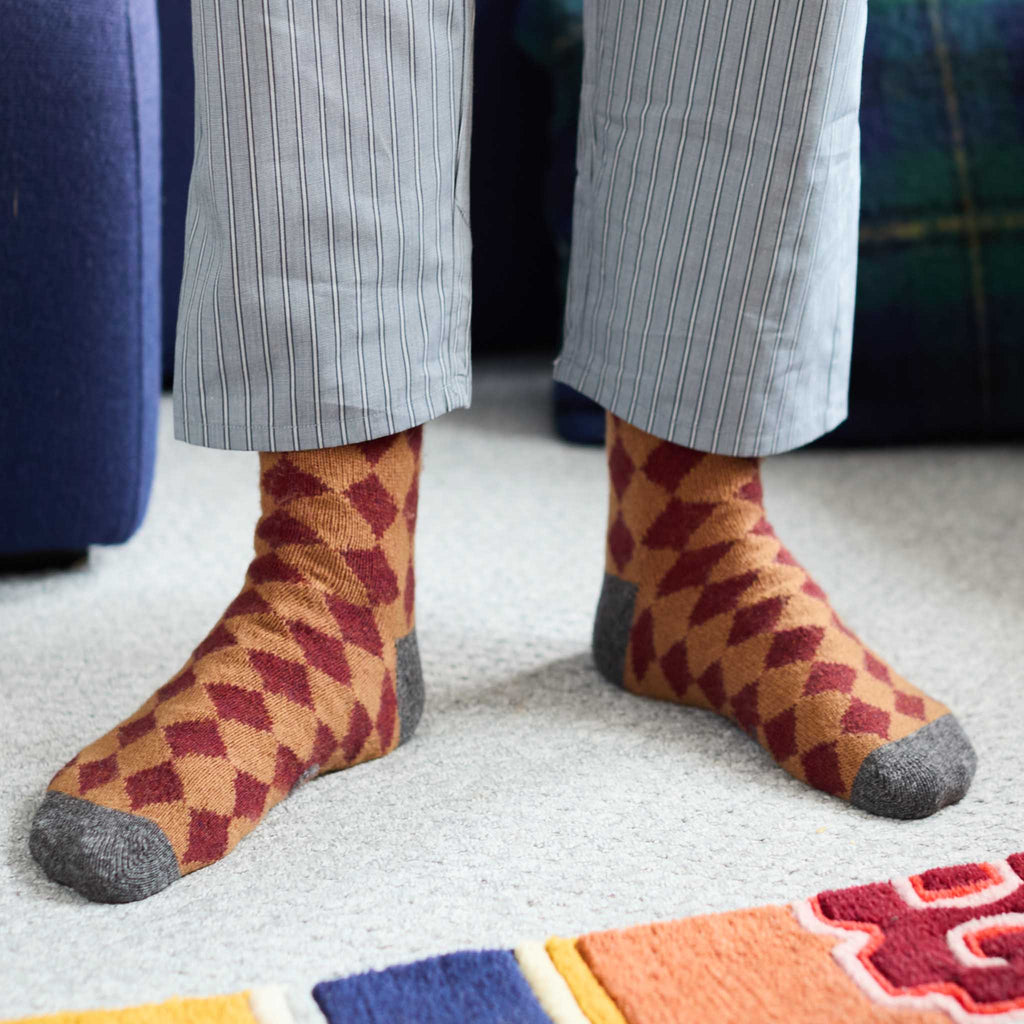 Men's Soft Lambswool Ankle Socks - Red & Brown Diamonds